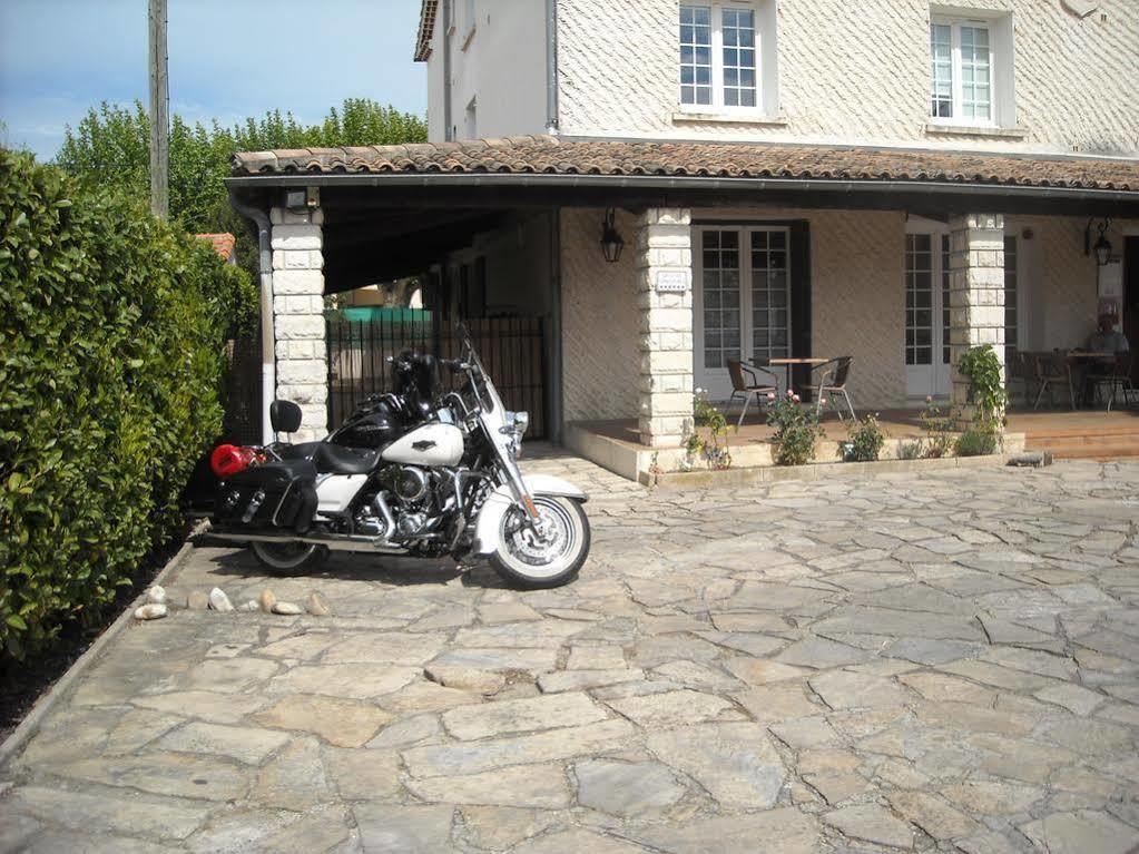 Hotel Ecusson Saint-Hilaire-de-Brethmas Exterior photo